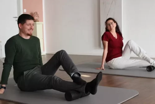Faszienrollmassage mit Pateint Faszienrollmassage mit Pateint